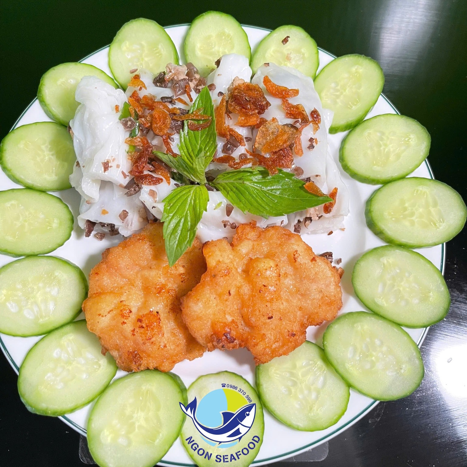 Bánh cuốn và chả mực