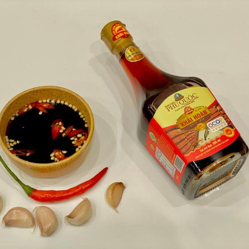 Rút nước mắm cốt đầu tiên