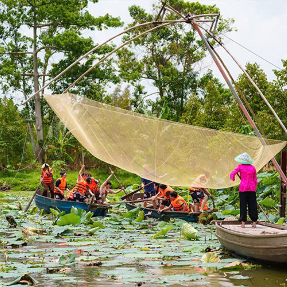 Đua Ghe Gắn Kết Tình Đồng Đội