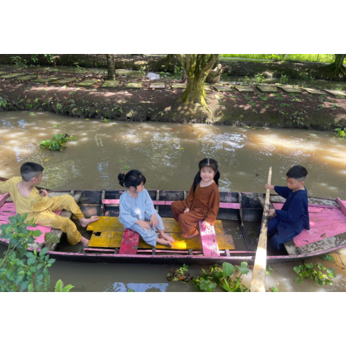 Miền Tây chân thật trong từng bước chân