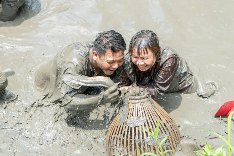 Tát mương bắt cá