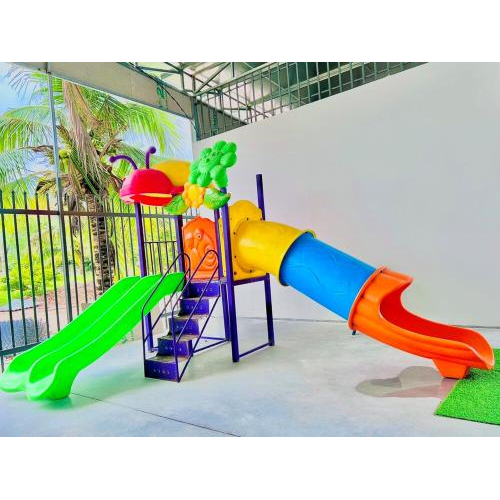 Khu vui chơi và nhà banh sắc màu