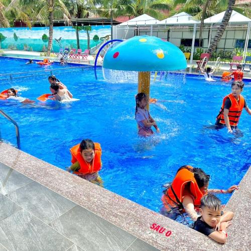 Đánh Bay Cái Nóng Cùng Khu Vui Chơi Dưới Nước Tại Phú Điền
