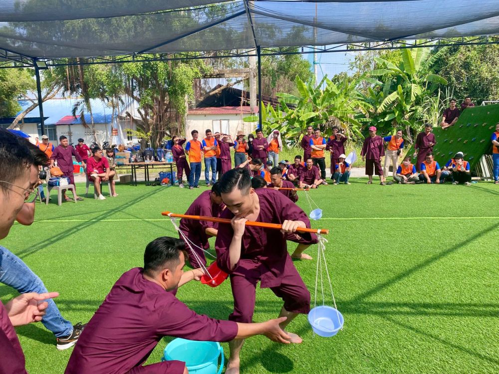 Trò chơi dân gian gánh nước về làng tại Phú Điền