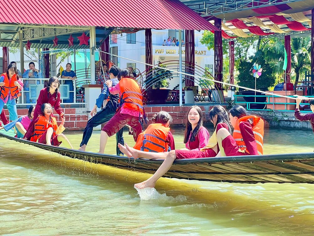 Khi tiếng cười bắt đầu từ những trò chơi