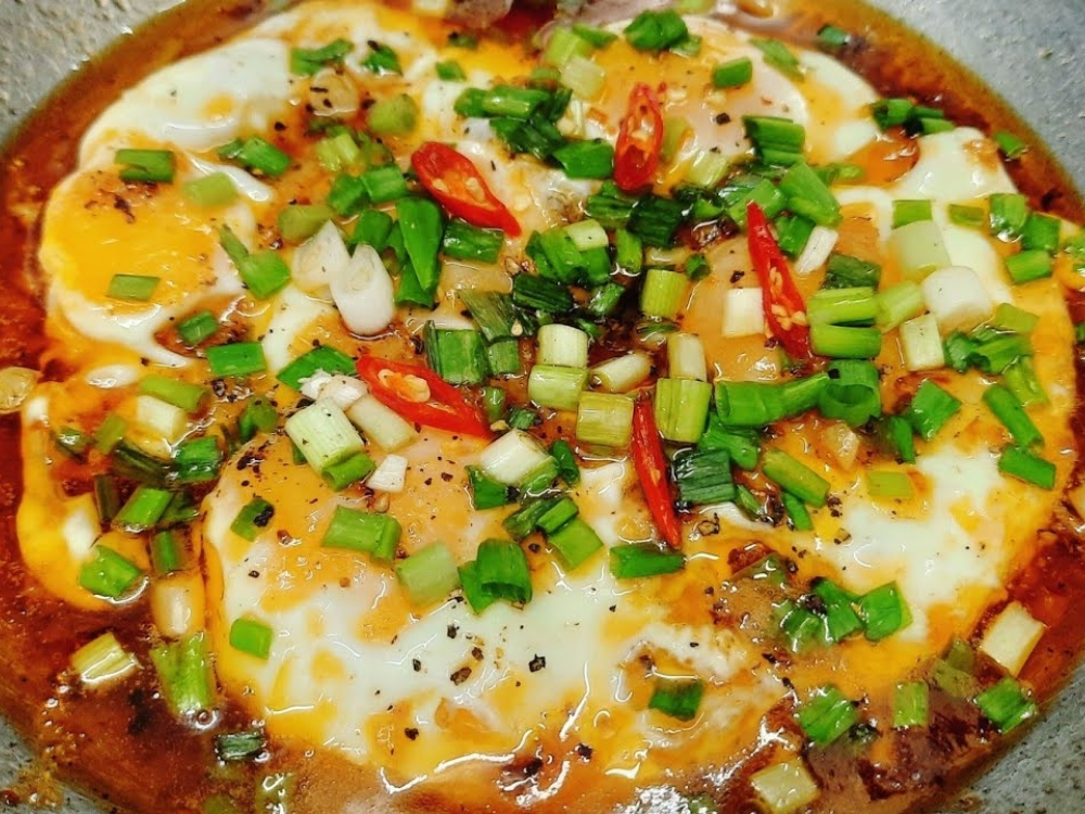4. Trứng chiên nước mắm