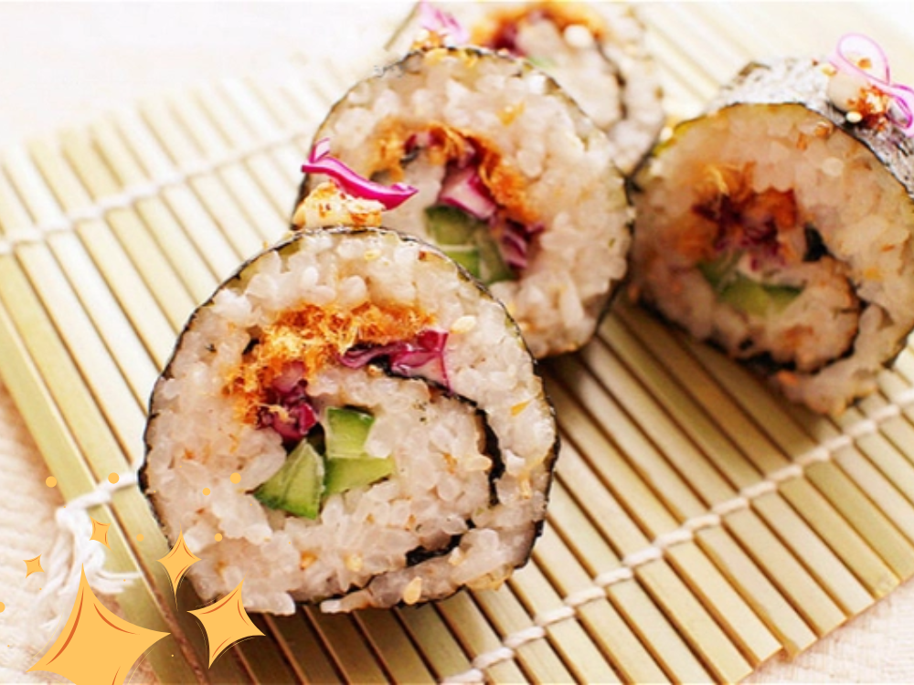 2. Cơm cuộn chà bông cá và sốt mè rang