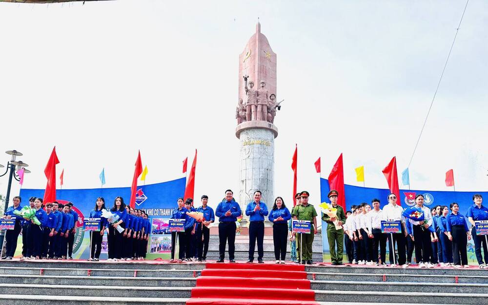 sau lễ ra quân
