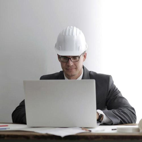 Nghề Tin Học Văn Phòng - Có Cần Học Về An Toàn Điện Hay Không?
