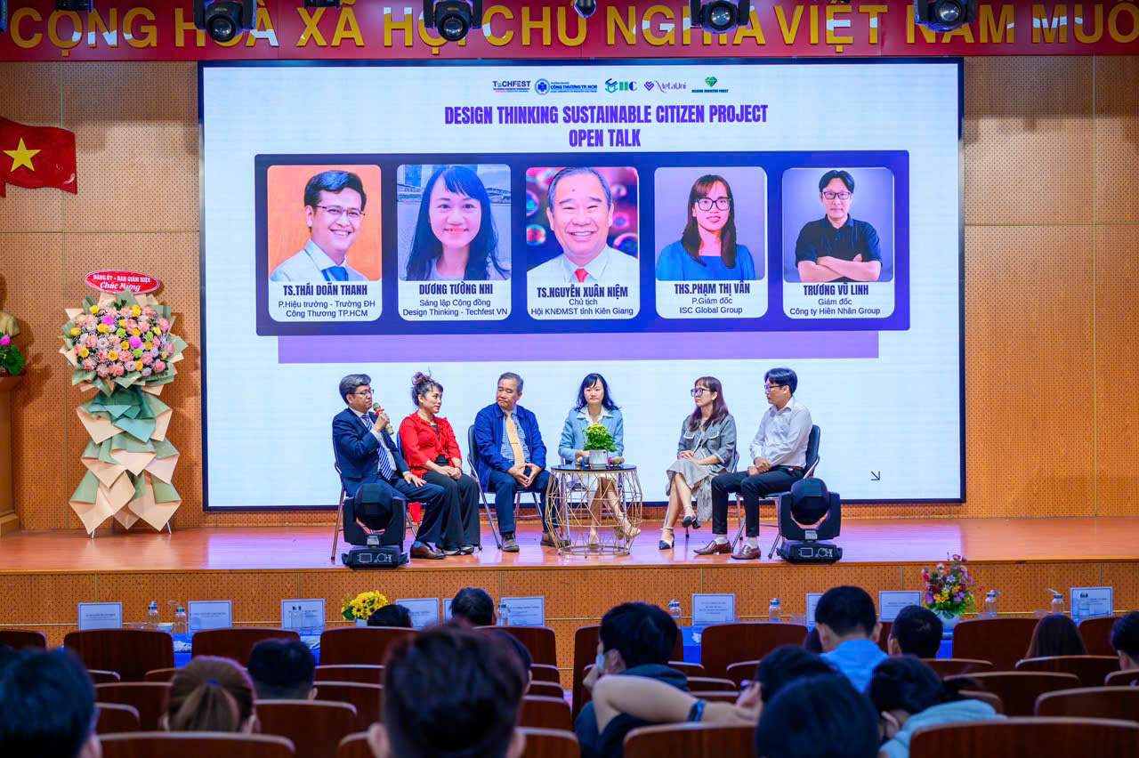Panelist: TS. Thái Doãn Thanh, P. Hiệu trưởng Trường ĐH Công Thương TP. HCM; TS. Nguyễn Minh Hiếu, Giám đốc Dự án Innovation & Impact Center (IIC); TS. Nguyễn Xuân Niệm, Chủ tịch Hội Khởi nghiệp ĐMST Kiên Giang (KISA) – Bà Dương Tường Nhi, Sáng lập Cộng đồng Design Thinking VN; Bà Phạm Thị Vân, P. Giám đốc Công ty ISC Global & Công ty TCI Việt Nam; Ông Trương Vũ Linh, Giám đốc CTCP Hiền Nhân Group