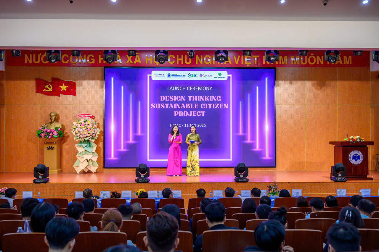 Thành viên Ban điều hành Cộng đồng Design Thinking VN: Bà Nguyễn Thị Thu Phương và Bà Nông Thị Mỹ Duyên dẫn chương trình Lễ ra mắt Dự án Công dân Bền vững