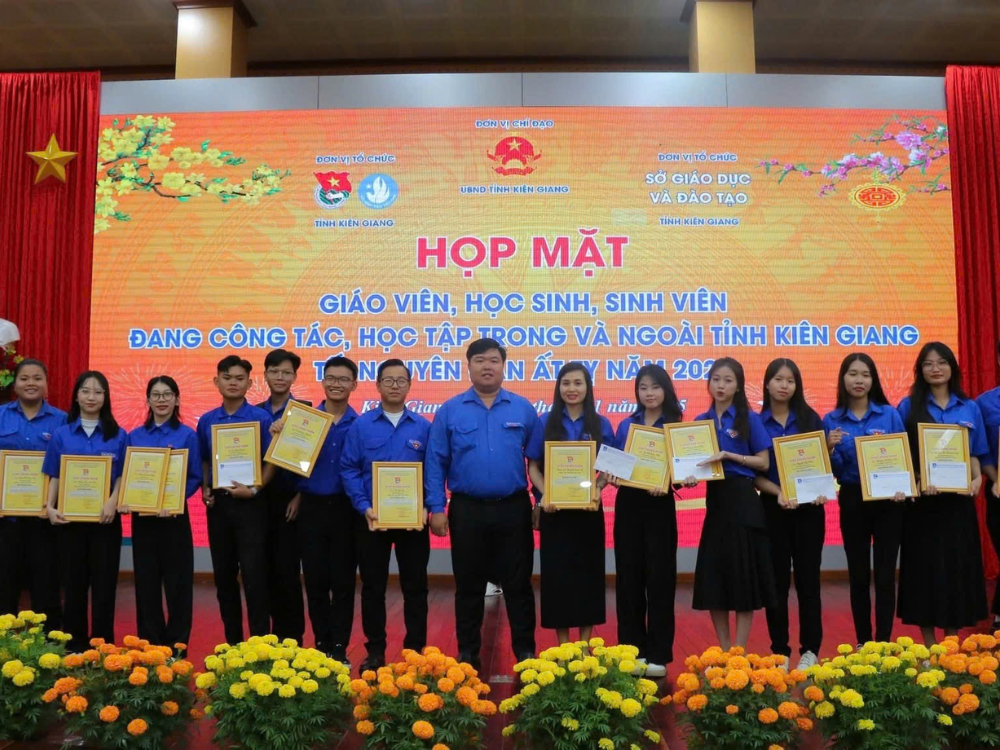 Sinh viên 3 rèn luyện