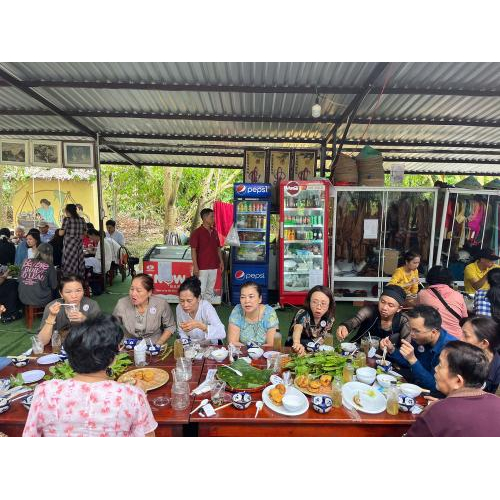 Thưởng thức buffet bánh xèo, bánh cống đậm chất miền Tây