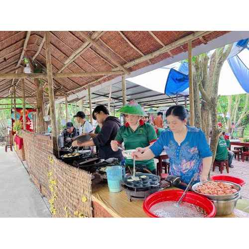 Thưởng thức buffet bánh xèo, bánh cống đậm chất miền Tây