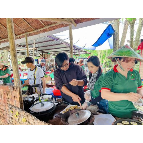 Thưởng thức buffet bánh xèo, bánh cống đậm chất miền Tây