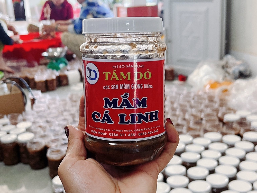 Bạn nên chọn mua mắm cá linh ở đâu?