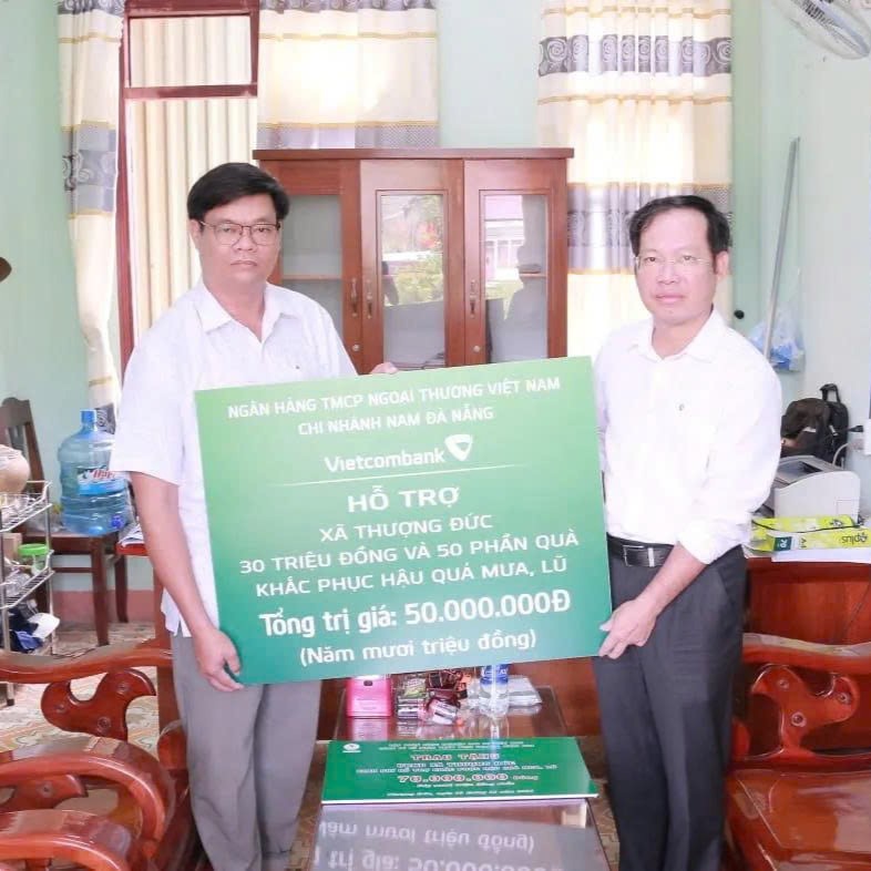Vietcombank Nam Đà Nẵng Chung Tay Giúp Đỡ Bà Con Vực Dậy Sau Mưa Lũ Tại Xã Thượng Đức