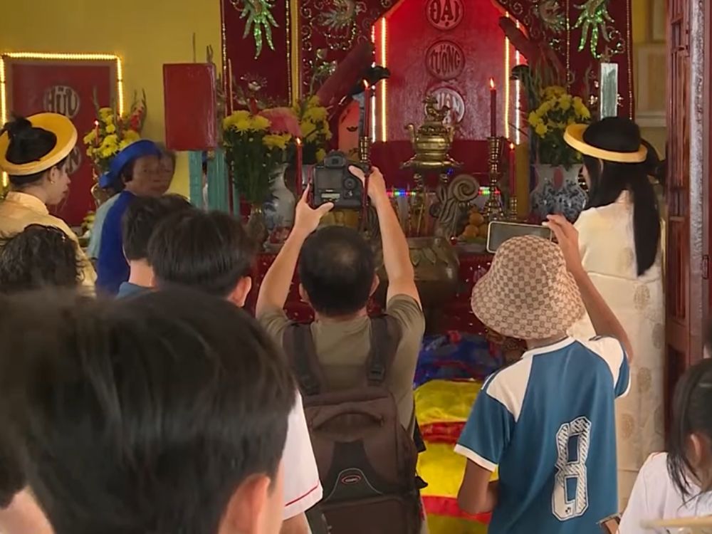 Không khí tưng bừng trên đảo Lại Sơn trong mùa lễ truyền thống