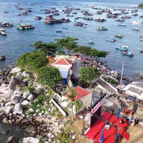 Ghe Chạy Đua Trong Lễ Hội Nghinh Ông Hòn Sơn - An Giang