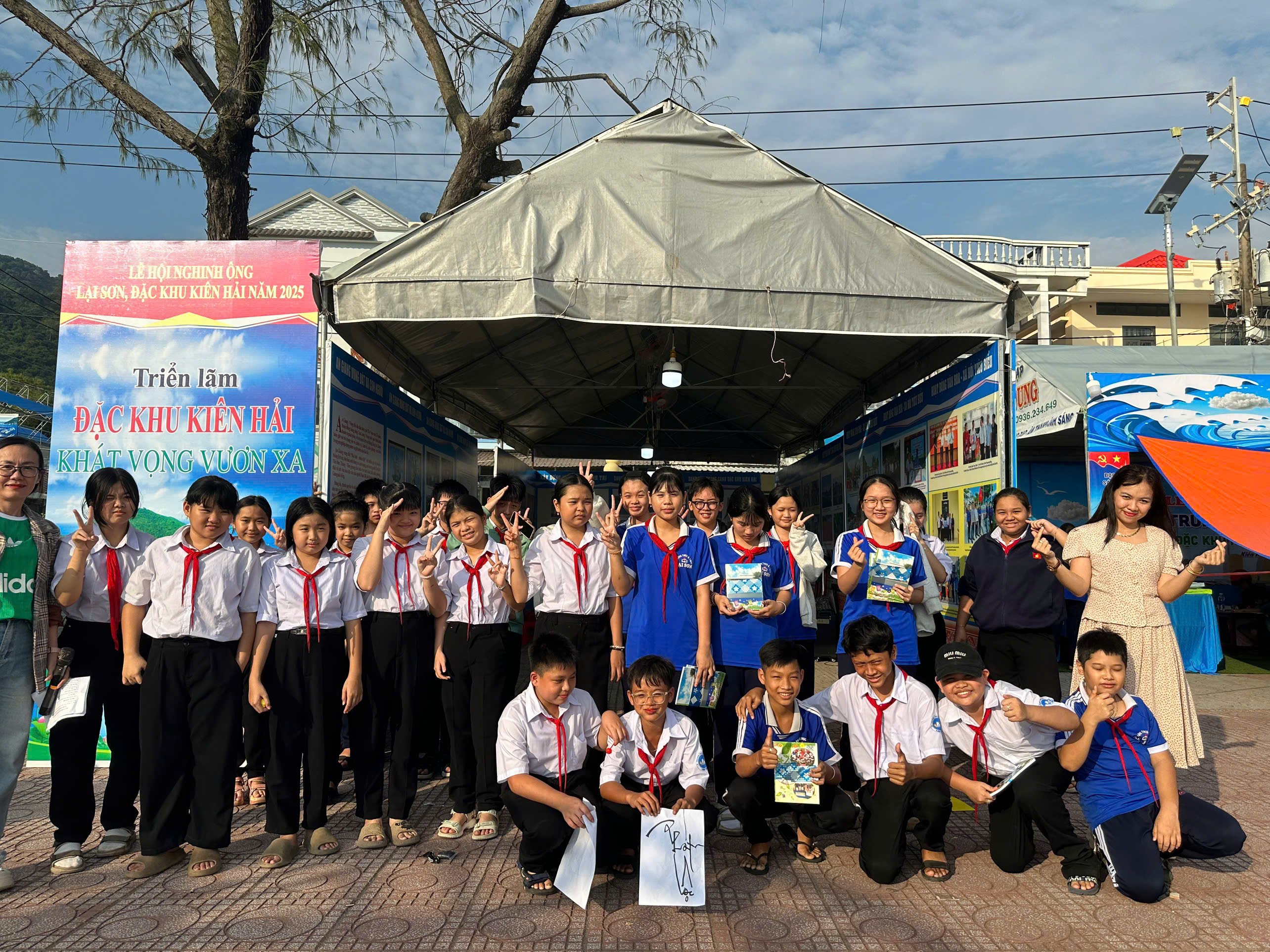 Triển lãm ảnh Lễ hội Nghinh Ông Lại Sơn 2025 – điểm hẹn văn hóa biển đảo không thể bỏ lỡ