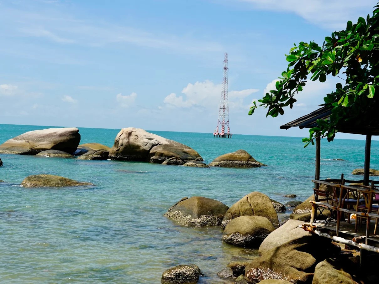 Khám phá vẻ đẹp thiên nhiên của đảo Lại Sơn