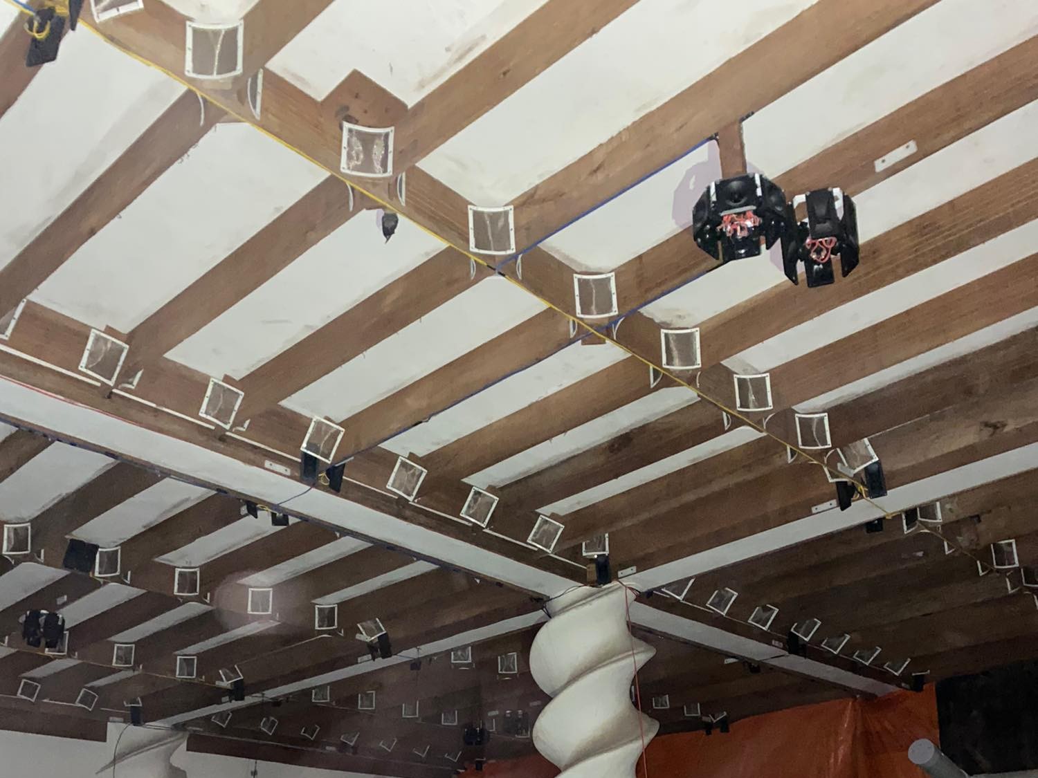 Nguyên tắc bố trí loa trong từng khu vực của nhà yến