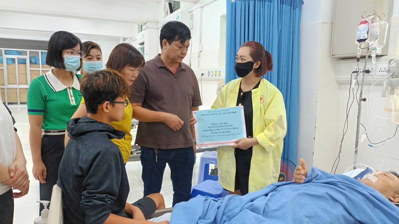 Công đoàn Trung tâm Y tế thăm hỏi, hỗ trợ đoàn viên mắc bệnh hiểm nghèo