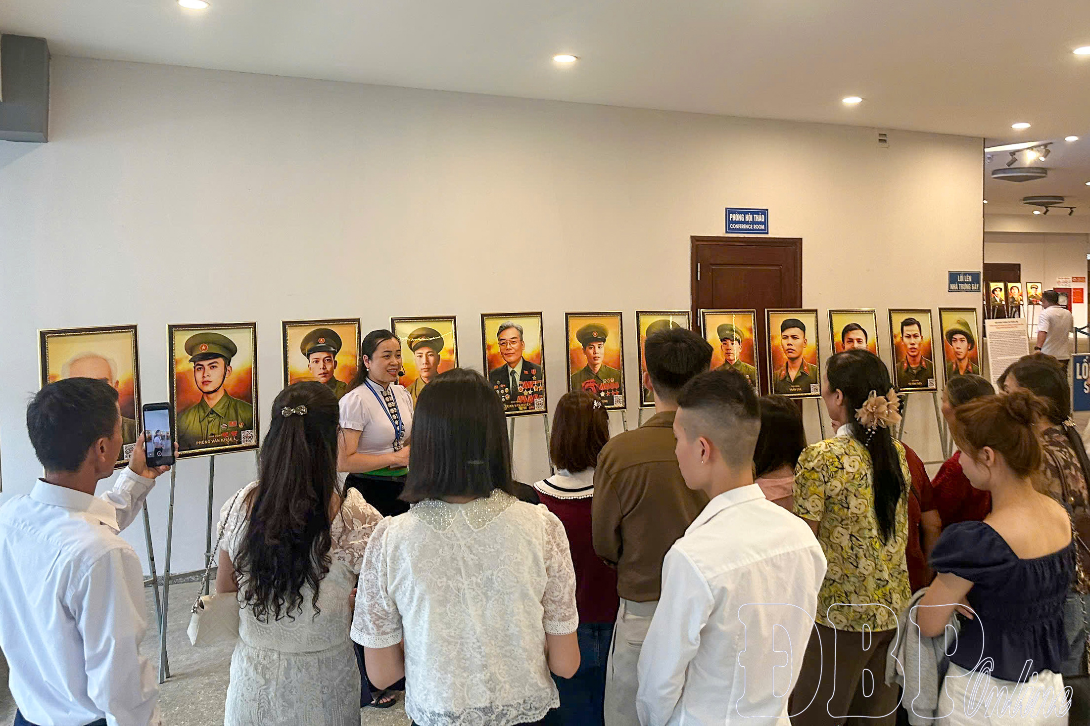 Triển lãm ảnh "Chân dung Anh hùng lực lượng vũ trang nhân dân trong Chiến dịch Điện Biên Phủ"