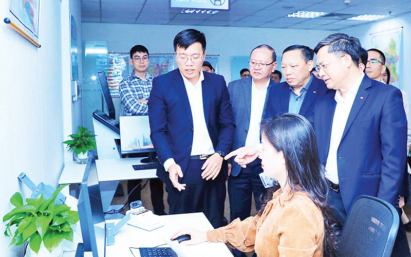 Hà Nội Thí Điểm Mô Hình Đại Lý Dịch Vụ Công Trực Tuyến, Đẩy Mạnh Chuyển Đổi Số