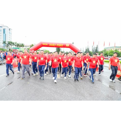 Cán bộ và Nhân dân Hưng Yên sôi nổi hưởng ứng chương trình đi bộ toàn quốc “Cùng Việt Nam tiến bước”