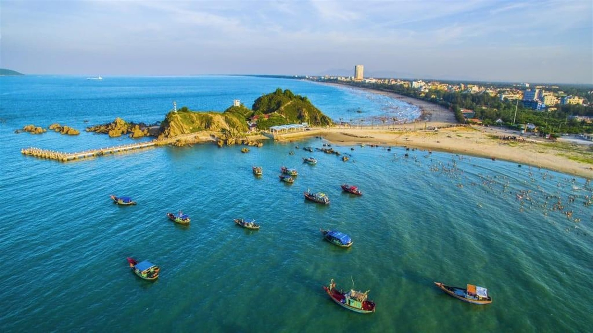 Sắc màu lễ hội Nghệ An: Cửa Lò sôi động – Làng Sen sâu lắng