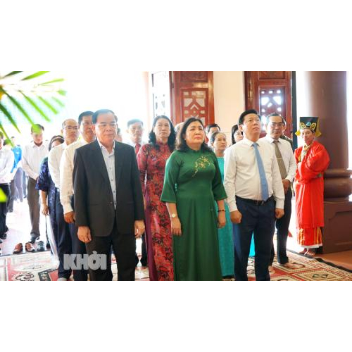 Dâng hương kỷ niệm 203 năm Ngày sinh Danh nhân Nguyễn Đình Chiểu (1-7-1822 - 1-7-2025)