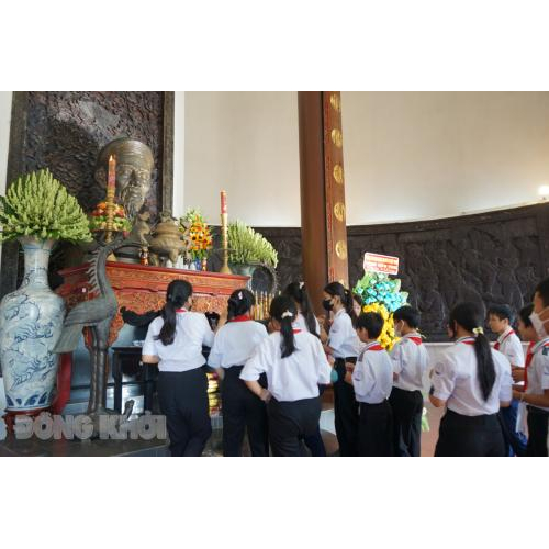 Dâng hương kỷ niệm 203 năm Ngày sinh Danh nhân Nguyễn Đình Chiểu (1-7-1822 - 1-7-2025)