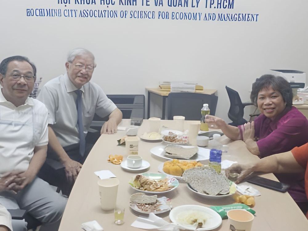 1. Gặp gỡ đầu xuân và tiếp đoàn chúc Tết – Duy trì truyền thống đoàn kết, hữu nghị