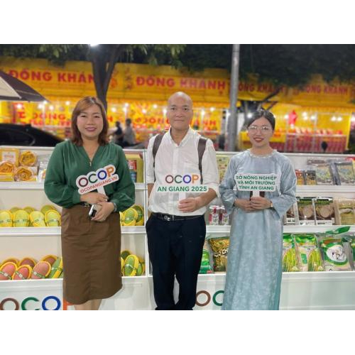 Khách tham quan & Trải nghiệm