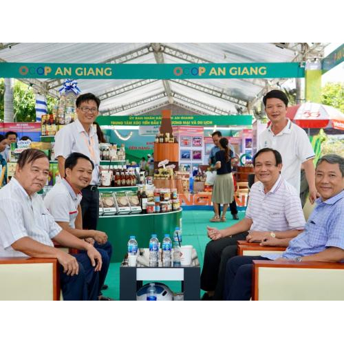 Khách tham quan & Trải nghiệm