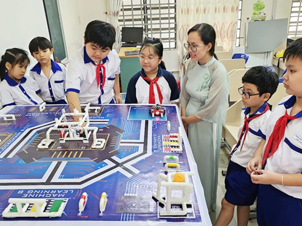 Đẩy mạnh chuyển đổi số, cải cách hành chính trong toàn ngành giáo dục