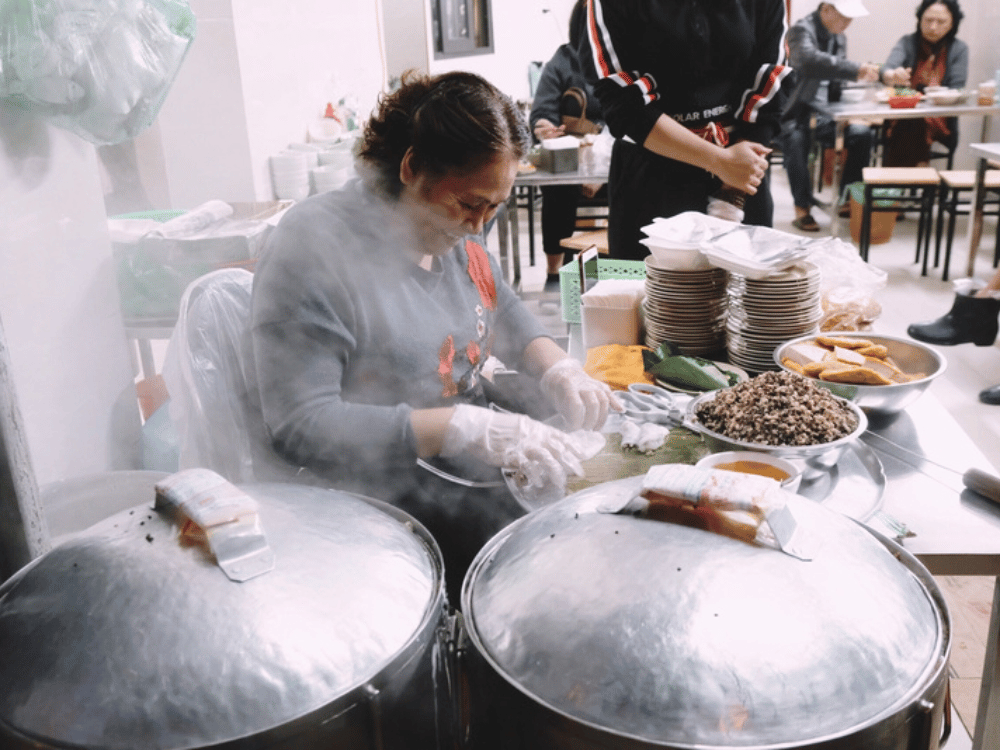 Giới thiệu về bánh cuốn Bà Xuân