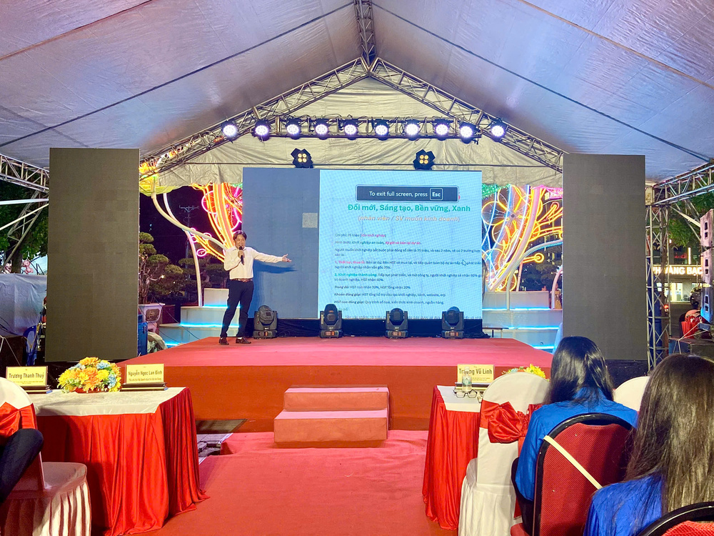 Ứng dụng công nghệ số: Hướng đi mới cho sinh viên thời đại mới