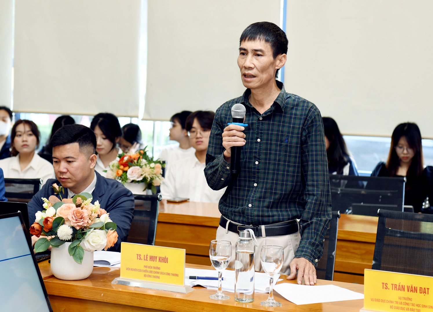 Cuộc trao đổi của các đại biểu