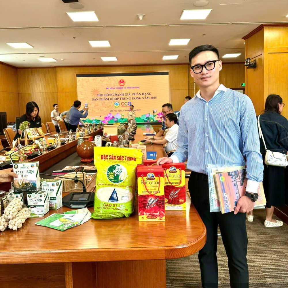 Rời Tập Đoàn Lớn Ở Sài Gòn, Quay Về Phú Quốc, Chàng Trai Trẻ Đưa Thương Hiệu Nước Mắm Huỳnh Khoa Đạt Chuẩn OCOP 5 Sao