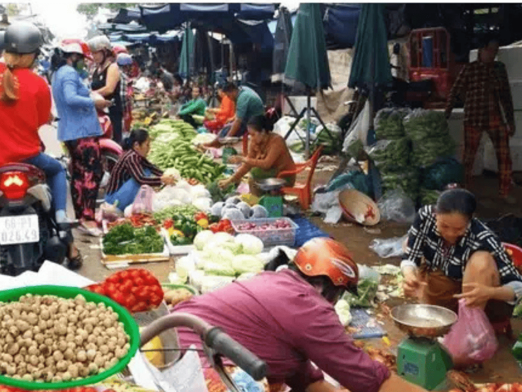 Không gian chợ đậm chất miền Tây