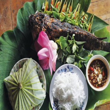 Đặc Sản Cao Lãnh: Cá Lóc Nướng Trui Cuốn Lá Sen Đậm Chất Đồng Tháp