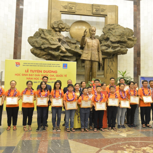 Tập Đoàn Dầu Khí Việt Nam Tổ Chức Lễ Tuyên Dương Các Học Sinh Đạt Giải Quốc Gia, Quốc Tế Năm Học 2018 – 2019 Tại Bảo Tàng Hồ Chí Minh
