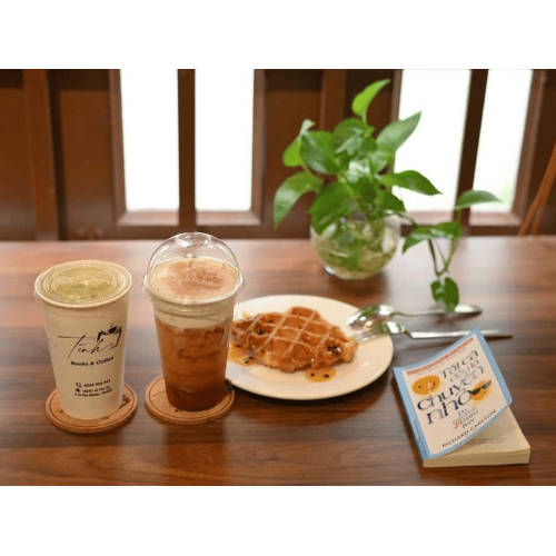 Tĩnh Books & Coffee