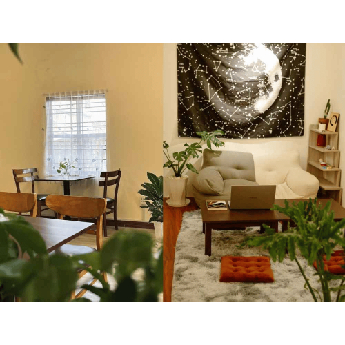 Tĩnh Books & Coffee