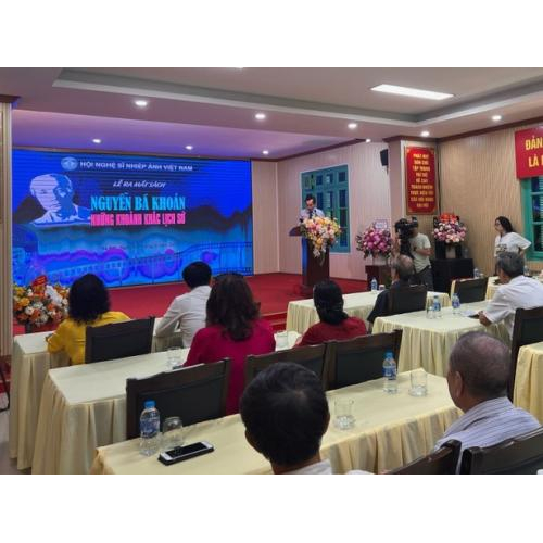 Tại buổi lễ ra mắt sách