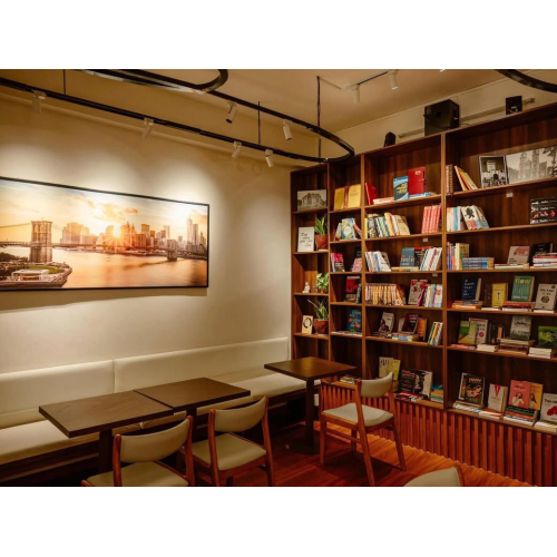 Tĩnh Books & Coffee