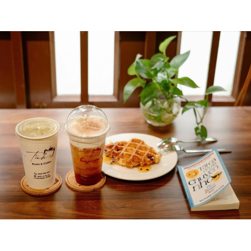 Tĩnh Books & Coffee