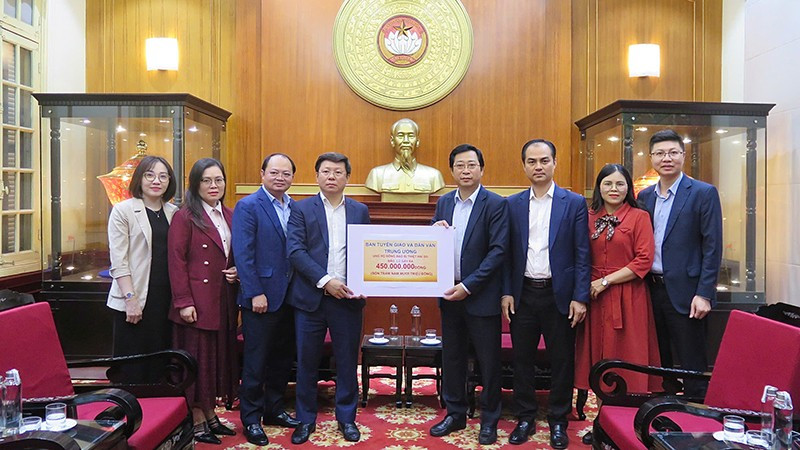 2.100 tỷ đồng đăng ký ủng hộ đồng bào vùng lũ